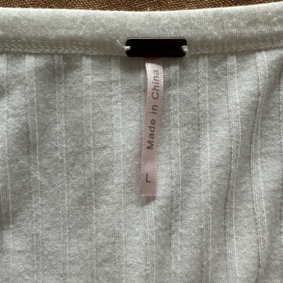 White long sleeve - Picture 3 of 3